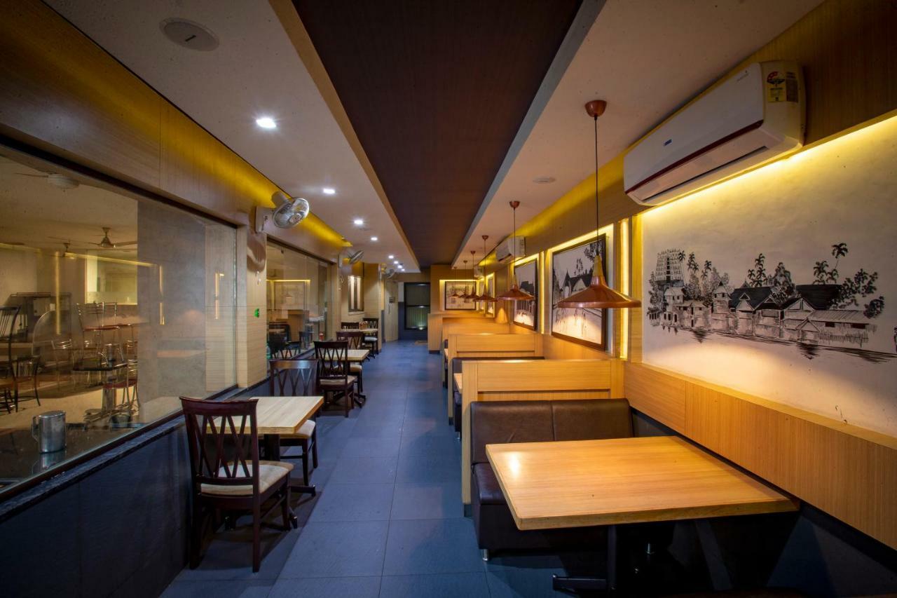 Sri Udupi Hotel Thiruvananthapuram Exterior foto