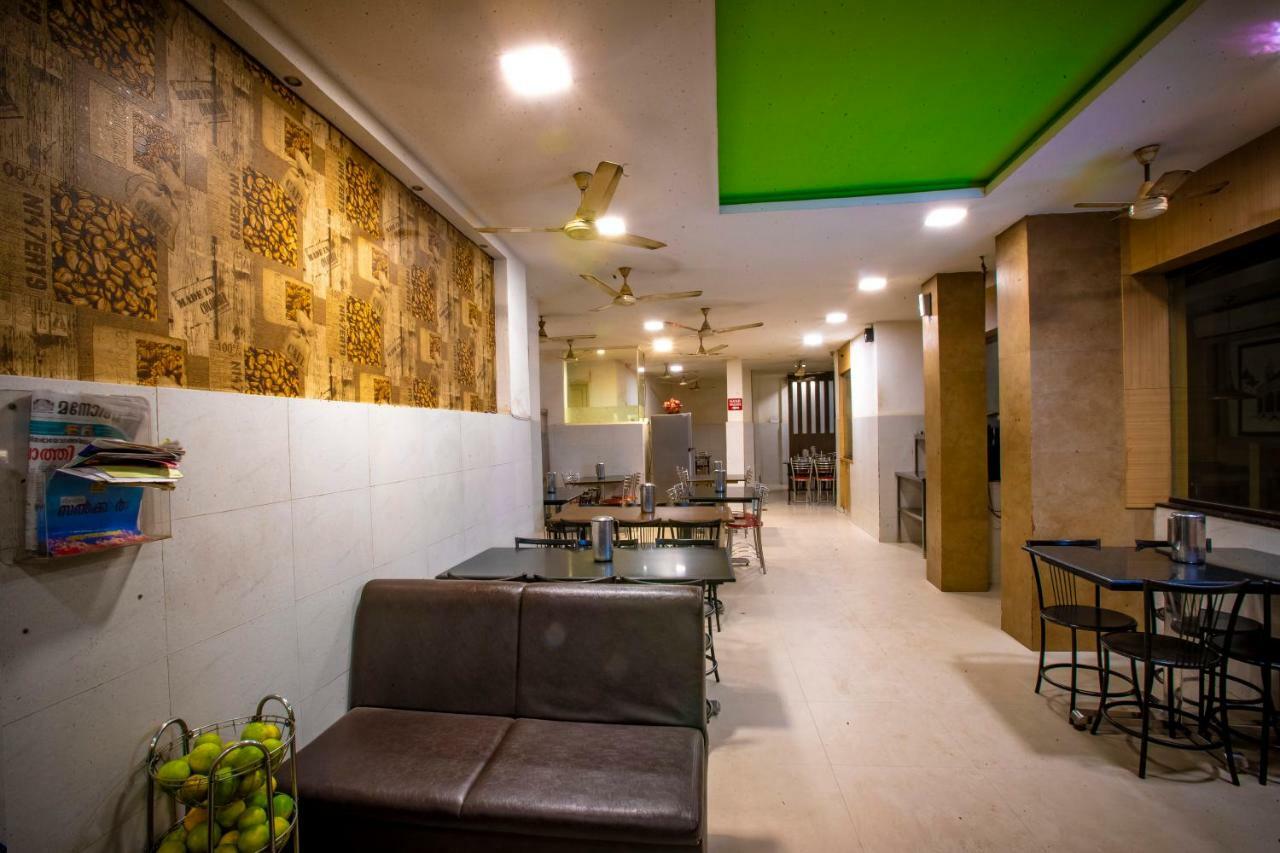 Sri Udupi Hotel Thiruvananthapuram Exterior foto