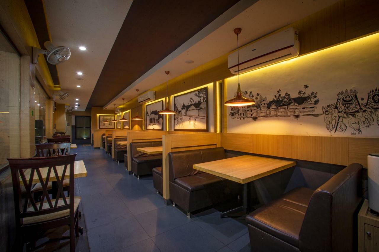 Sri Udupi Hotel Thiruvananthapuram Exterior foto